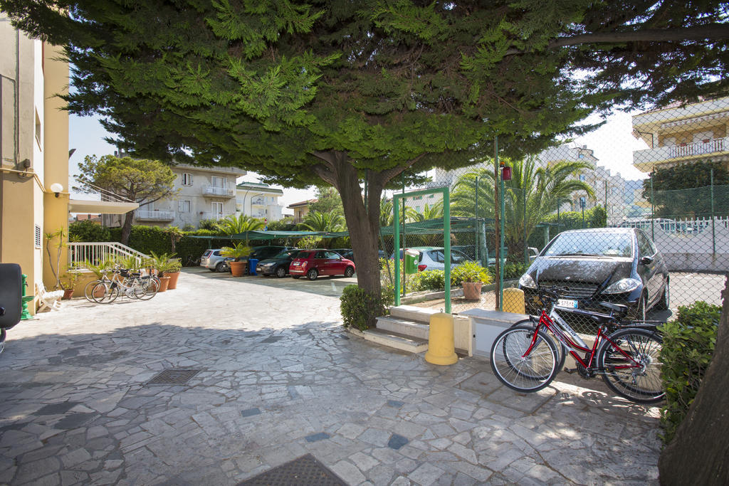 Hotel Eden Гротамаре Екстериор снимка